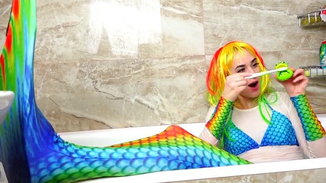 Bad Baby Чокнутые Принцессы Диснея Frozen Elsa & Mermaid w- Snow White Funny Story in Real Life смотреть онлайн