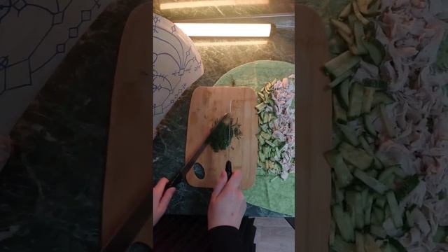 Мой ппрецепт : Лаваш Филе Куры Огурец Сыр Сметана чеснок. Для похудения . Главное вкусно