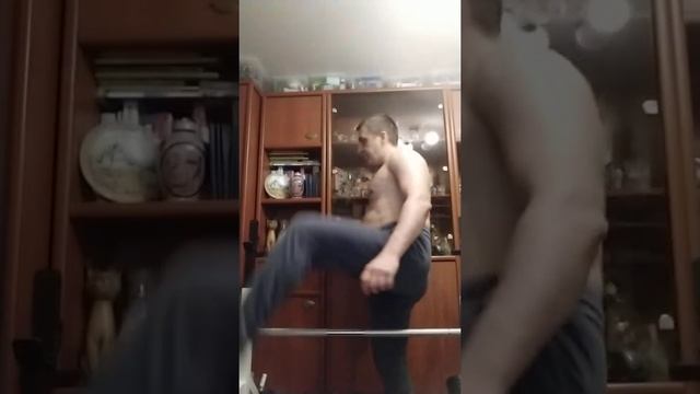 Подъем штанги на бицепс. 40, 30 кг. 3 февраля 2022 смотреть онлайн