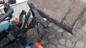 Самодельный ковш к мини трактору на защелке .