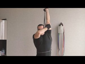 Разгибание руки с резиной стоя: техника и нюансы