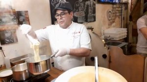 Приготовление пасты прямо в голове сыра!!!!