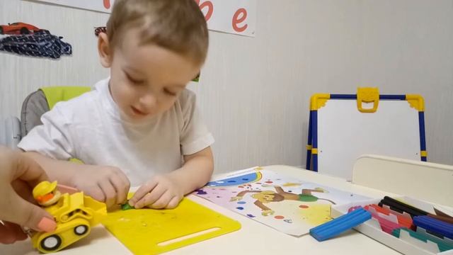 Пальчиковые игры. Пачкаем майку, пачкаем футболку, делаем поделку из бумаги. смотреть онлайн