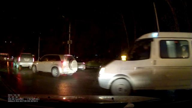 Агрессивный водитель на площади Кирова 5 октября 2015 года смотреть онлайн
