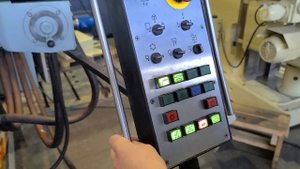 Широкоуниверсальный фрезерный станок FU450RAPUG // Universal milling machine