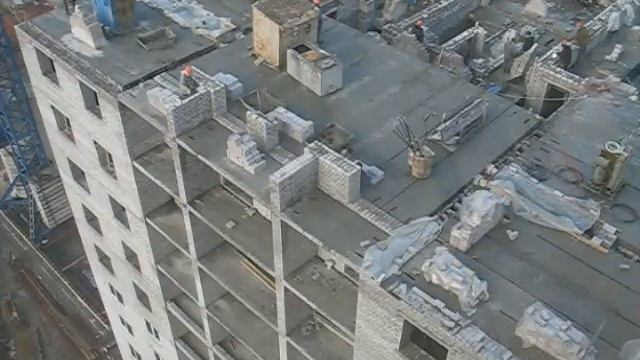 Строительство многоэтажного дома из кирпича. Часть 1. Общий план, несущие стены. смотреть онлайн