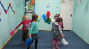 "Кружится снежинок хоровод". Танец с султанчиками