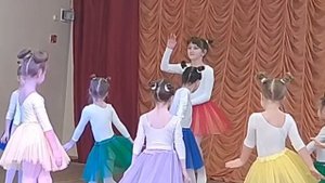 МАЛЫШИ ПЕРВЫЙ РАЗ ВЫСТУПАЮТ НА СЦЕНЕ.ТАНЕЦ