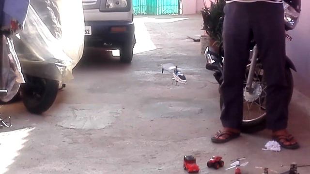 Rc helicopter .wltoys v911.small helicopter hovering around and HELICOPTERS.v912.v930' syma s111g. смотреть онлайн