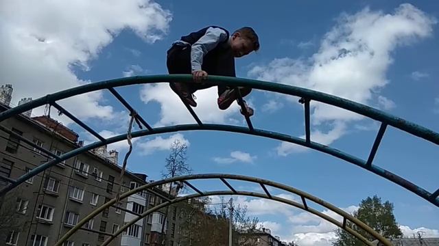 Мой друг сошёл с ума??? Зачем он это сделал? смотреть онлайн