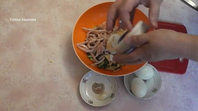 Салат с кальмарами