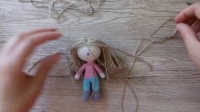 Как сделать волосы вязаной кукле из пряжи смотреть онлайн