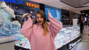 ОТПРАВИЛА ПОДРУГУ ПОЗЕРА В АНИМЕ МАГАЗИН за свои деньги :(