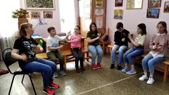 Фольклорный ансамбль. Игра на деревянных ложках.