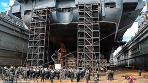 Вспомним! Почему под Мурманском утонул гигантский док и что стало с авианосцем?