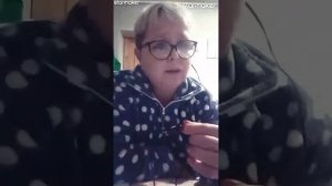 А мы не скрываем что из деревни родом 💖💖💖🌹🌹🌹вот опять решила песни по петь🎤🎤🎤 в караоке