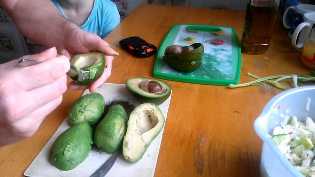 Как разделать плод авокадо своими руками?? смотреть онлайн