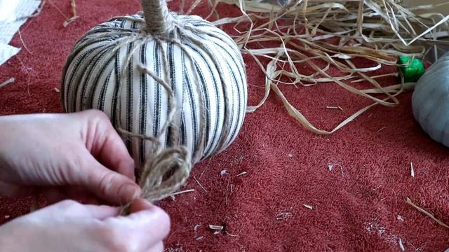 Dollar Tree Pumpkin DIY | Pumpkin Transformation | Fall Decor смотреть онлайн