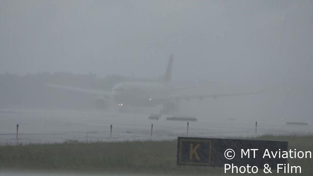 Rainy Swiss A330-300 take off, DTW смотреть онлайн