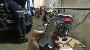 Замена помпы за 2600 руб, замена прокладок охладителя. На AUDI Q7.