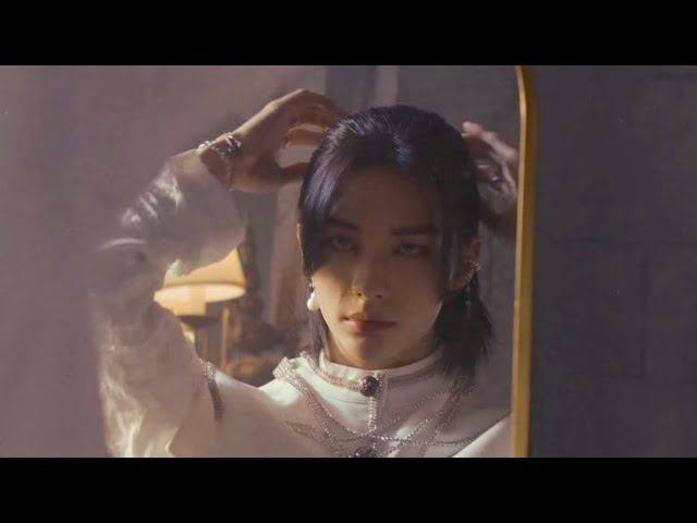 Хеджин из Stray Kids танцует под No sense Ван Ибо. Фан видео смотреть онлайн