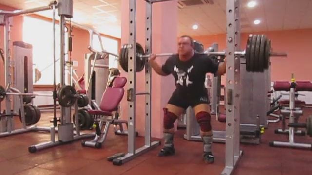 Таблица приседаний для мужчин. Присел 200 раз. Головинский и сарычев. Присел 200 раз. Штанга 200 кг.