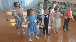 Инсценировка песни "Экология" воспитанники младшей группы "Колокольчик"