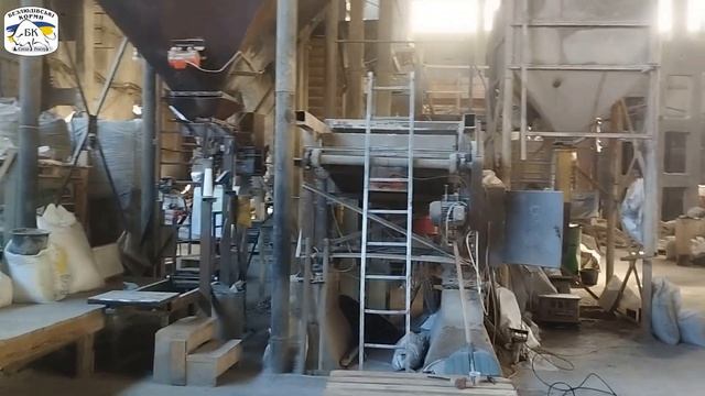 Дробление гранулы комбикорма в крошку. Часть 1. Ремонт дробилки.