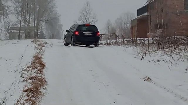 Mercedes R Class 4Matic 3.0V6 270 KM driving in snow @Lucas-px5pw смотреть онлайн