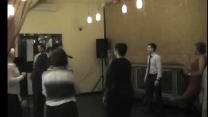 Каждый хочет любить: и матрос, и моряк! Танцуют все на свадьбе.