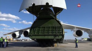 Кадры разгрузки российского самолета с медоборудованием в Нью- Йорке