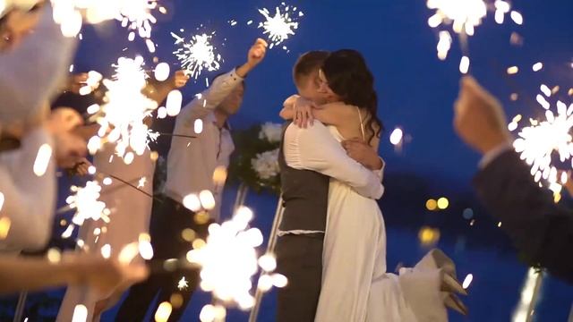 Большие Бенгальские Огни на свадьбу, для свадебной дорожки и свадебного коридора из гостей смотреть онлайн