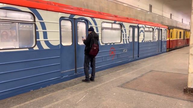 необычный вагон метро! Прибывает на станции партизанская! #партизанское #метро #номерной #metro