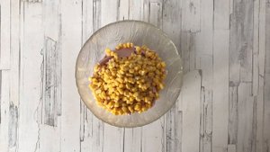 Салат с кукурузой яйцом и колбасой