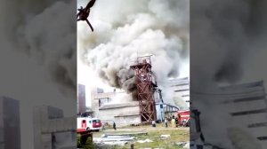 В Оренбурге горит комбикормовый завод