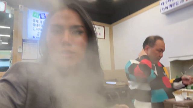 2 DAYS IN SEOUL VLOG: myungdong street food, hanok village, starfield library, I ATE ALOT & more! смотреть онлайн