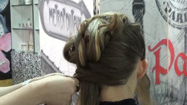 Романтическая прическа с плетением для длинных волос. Romantic hairstyle with braids