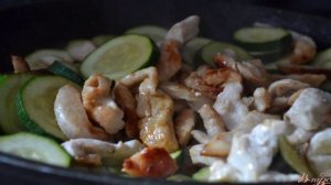 Куриное мясо с цукини в арахисовом соусе