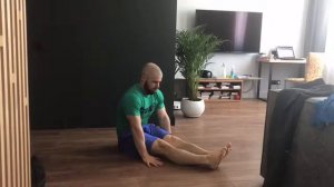 Уголок сидя на полу (озвучено)