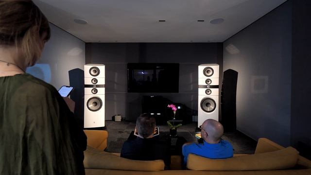 Grande Utopia EM EVO Demo - Focal powered by Naim смотреть онлайн