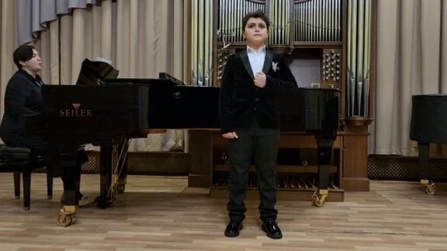 «Походная песня» и «Клопы». Исполняет Давид Елян, 11 лет