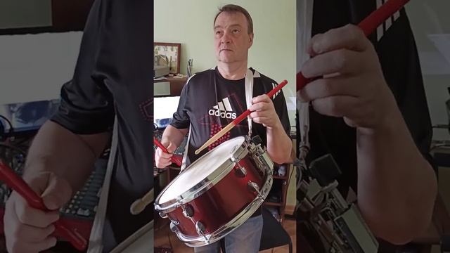 Играем "Славься" вместе с руководителем кружка барабанщиков "Ритм" Зубновым А.В.