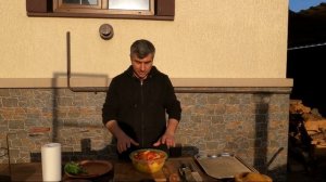 Курица запеченная с овощами в тандыре ! Курице в тандыре очень жарко !