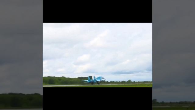 Боевая работа фронтовых бомбардировщиков Су-34 в ходе операции на Украине.