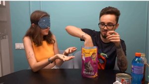 Катя съела кошачий корм