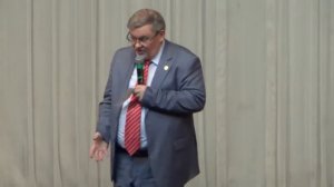 С таким настроением слона не продашь... Вл.Полежаев