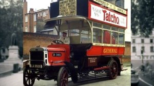 Символ  Лондона. Красные двухэтажные автобусы.