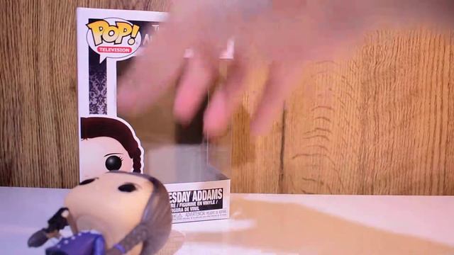 Wednesday Addams FUNKO POP #811 смотреть онлайн