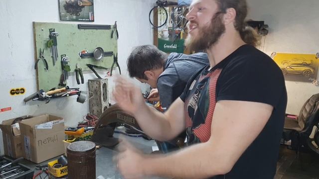 #УРАЛ М-63/HELLRAISER. Выпуск 3. Спасаем пинстрайпы, полируем двигатель, ремонт вилки. смотреть онлайн