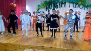 Новогодний танец маленьких зверят.МСШ1 2017